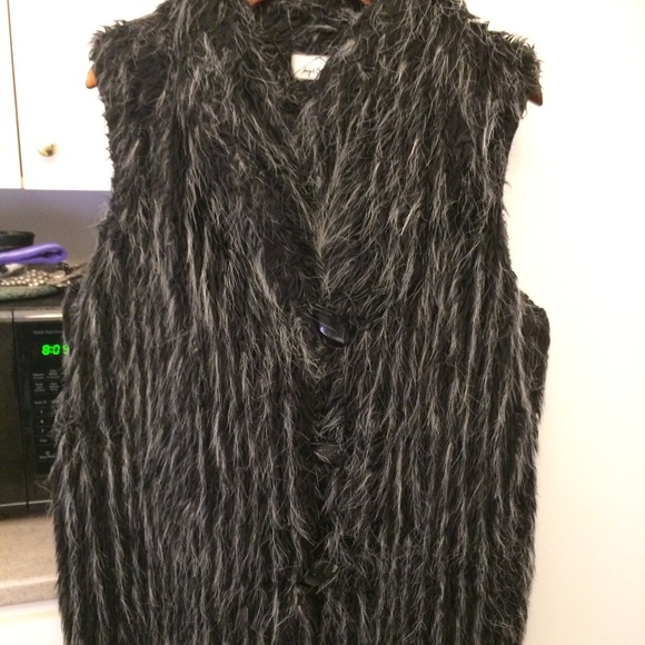 Angela Bucars collection, Montreal, L faux fur, fully lined vest - Picture 2 of 9